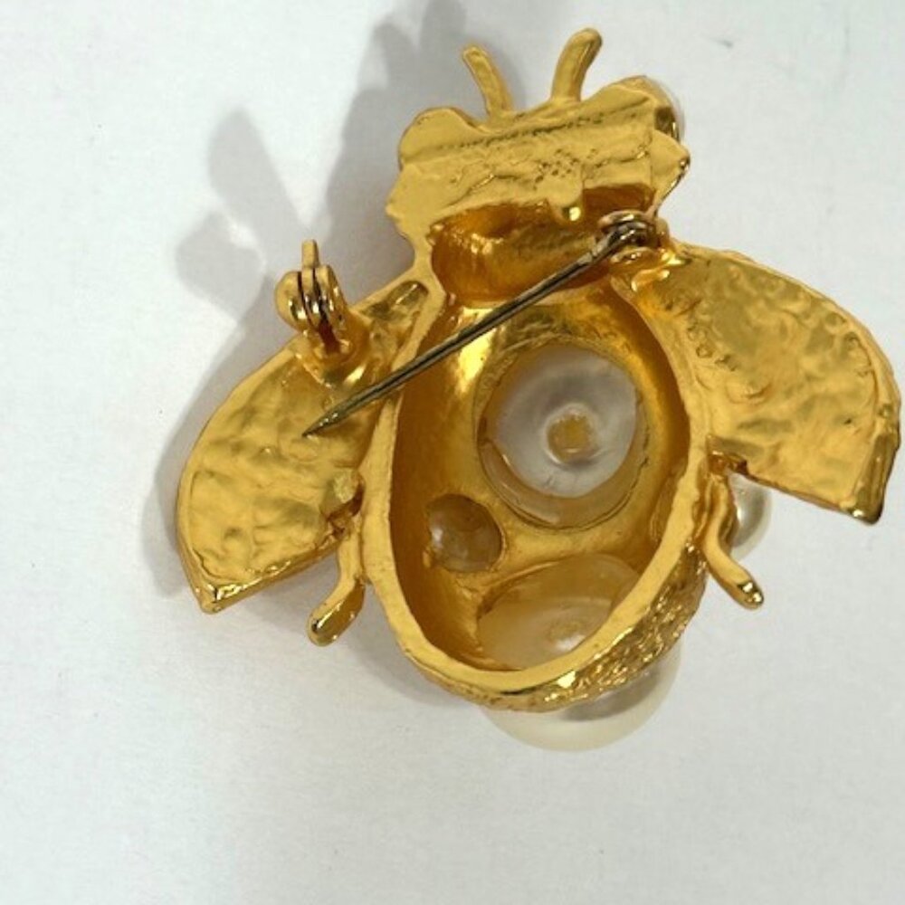 Vintage Doreen Ryan gold-tone and pearlescent stone bumblebee brooch/pin. - Picture 4 of 9